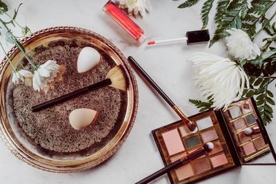 beauty-products-and-flower_373x_2x.jpg