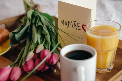 breakfast-and-flowers-for-mothers-day_373x_2x.progressive.jpg