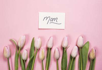 mom-card-and-pink-flowers_373x_2x.progressive.jpg